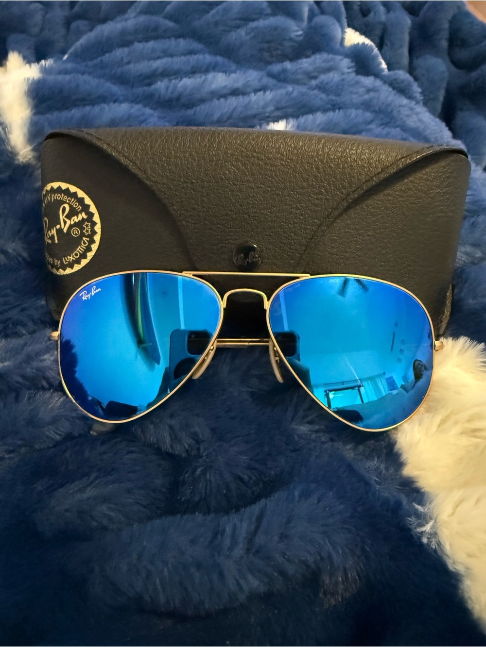 Ray-Ban Aviator Sunglasses with Gold Frame and Blue Mirrored Lenses